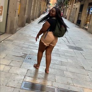 Meet your Posher, Khalia